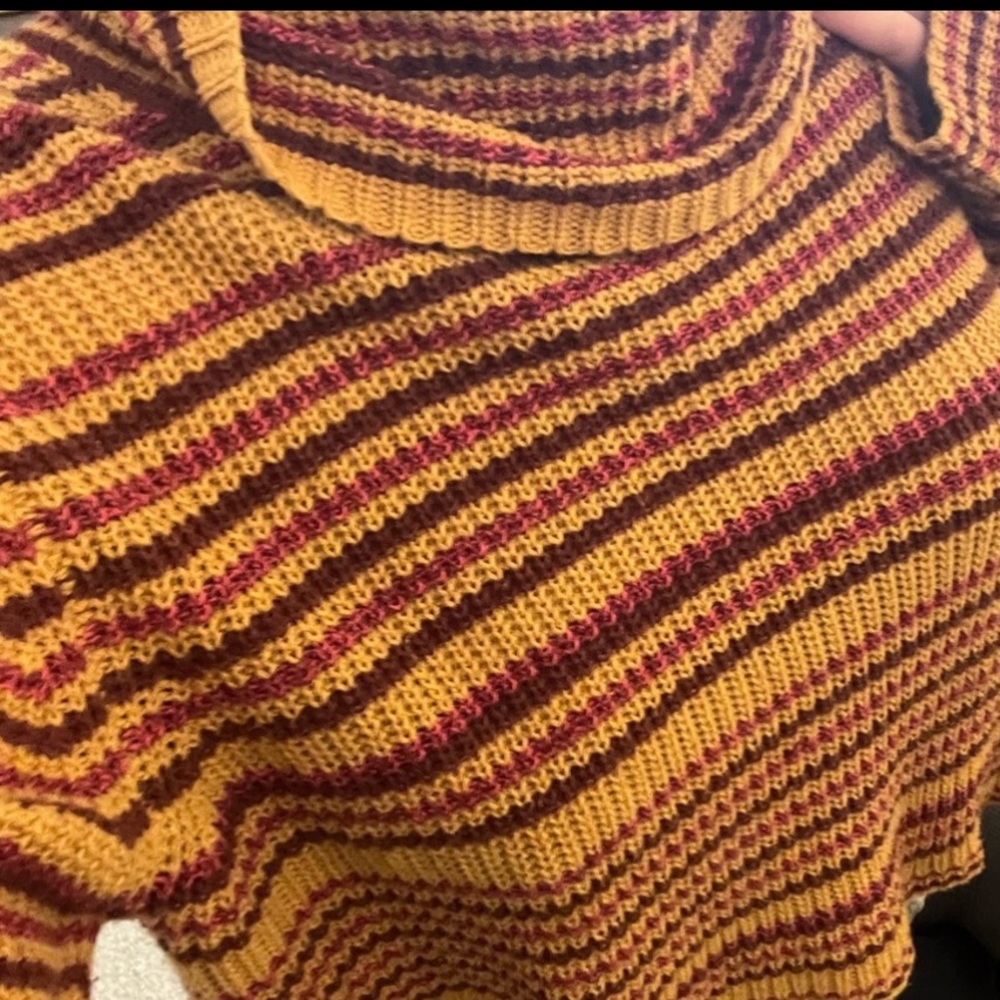 URBAN orangey turtle/cowl neck cropped sweater